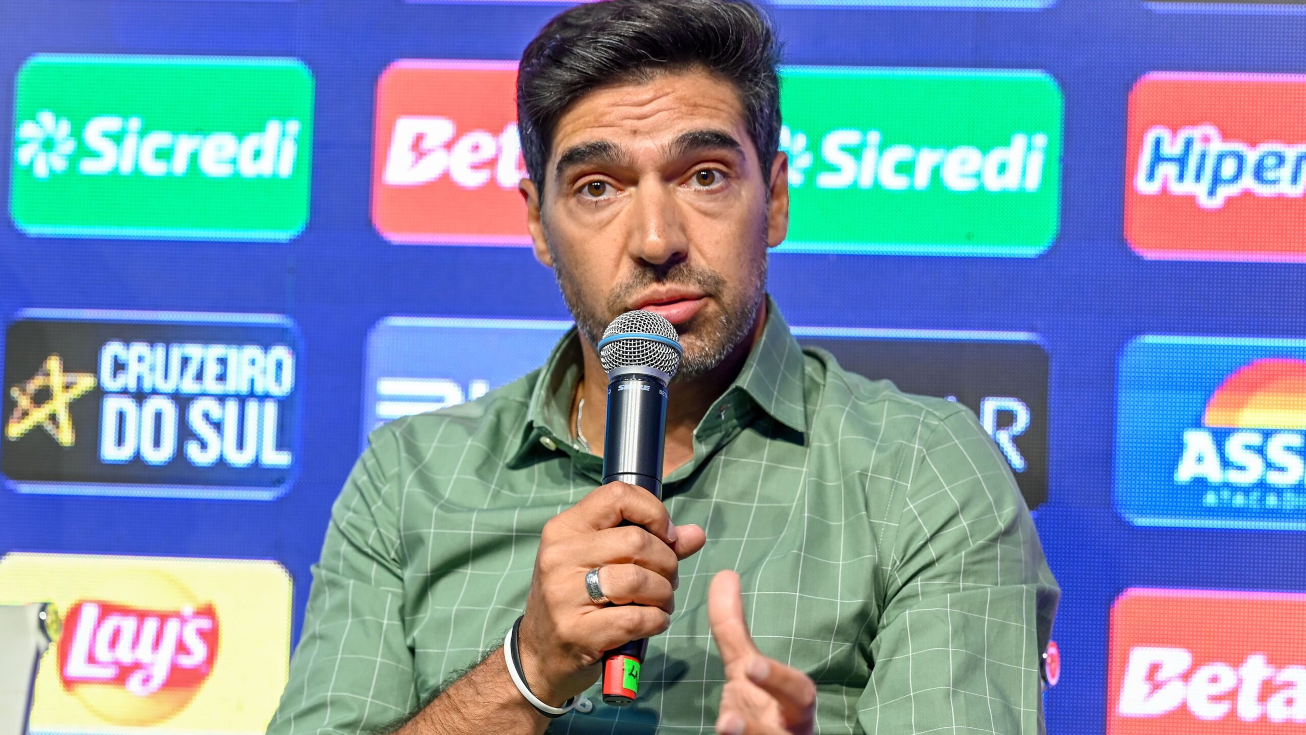 Abel Ferreira exalta a grandeza do Dérbi e pede respeito antes da decisão