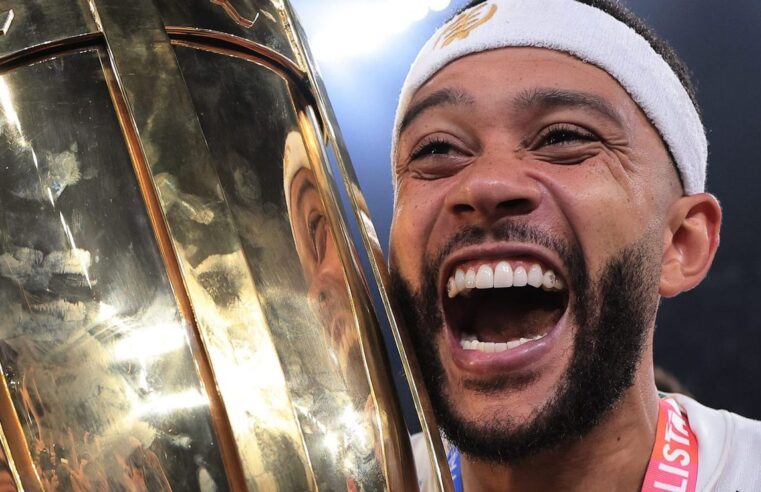 Corinthians conquista o Paulistão e Depay fala pela primeira vez