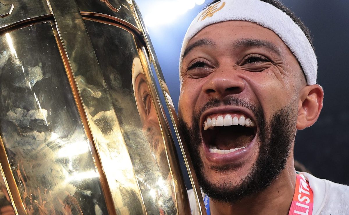 Corinthians conquista o Paulistão e Depay fala pela primeira vez