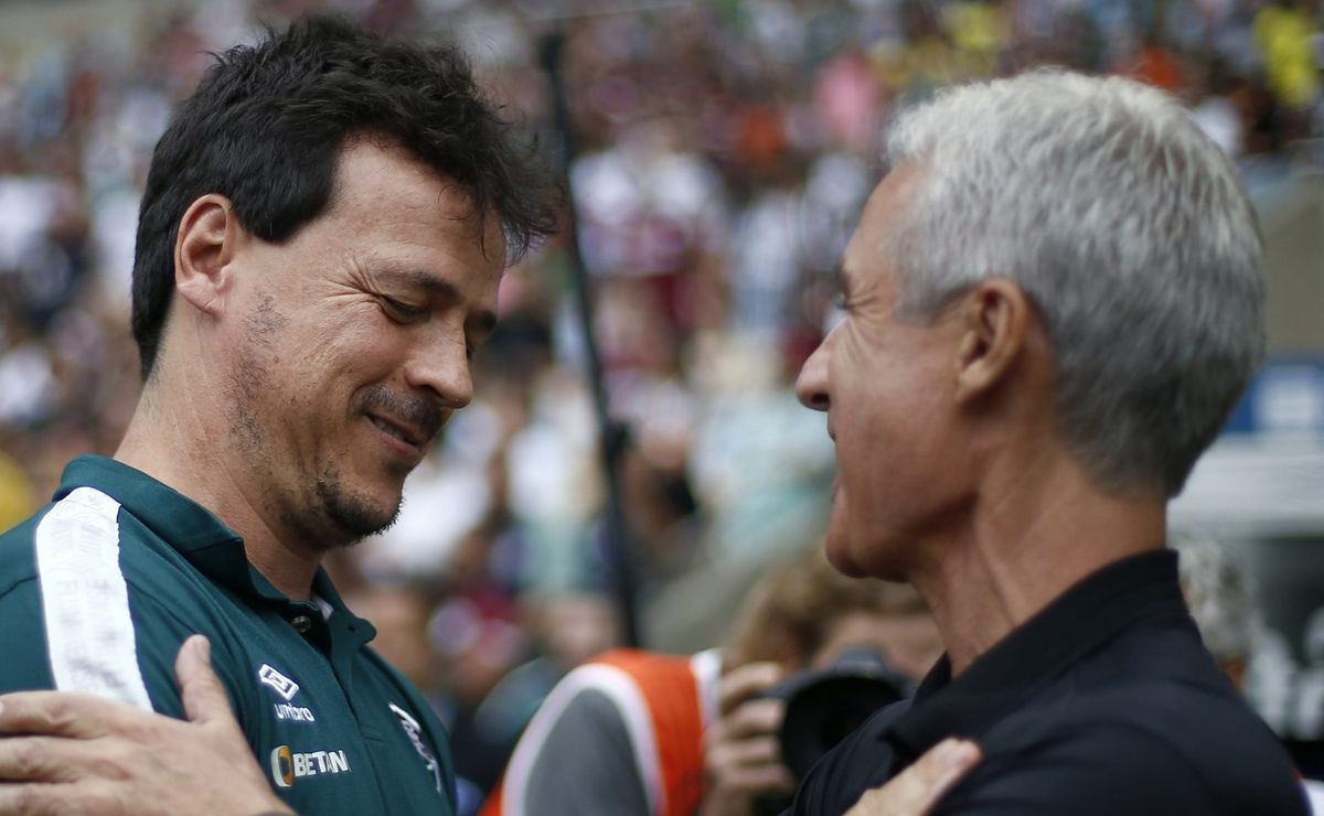 Corinthians é informado sobre exigência salarial de Luís Castro
