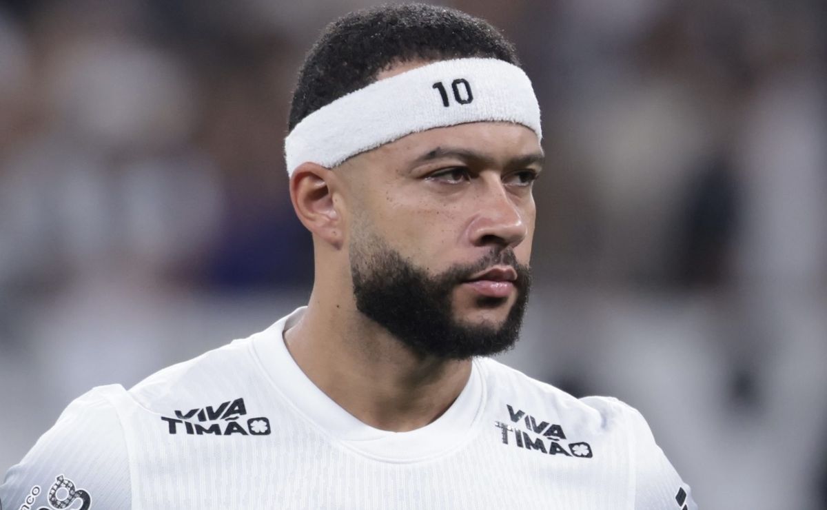 Corinthians quer Fabinho, do América, para jogar com Memphis Depay