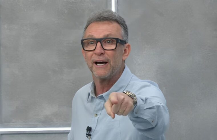 Craque Neto cita técnico que imprensa quer derrubar: “Muito louco”