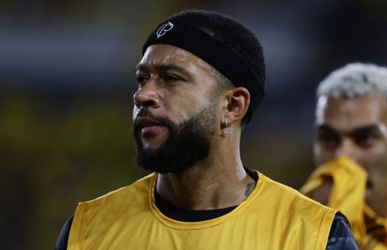 Depay é convocado pela Holanda mesmo com polêmicas no Corinthians