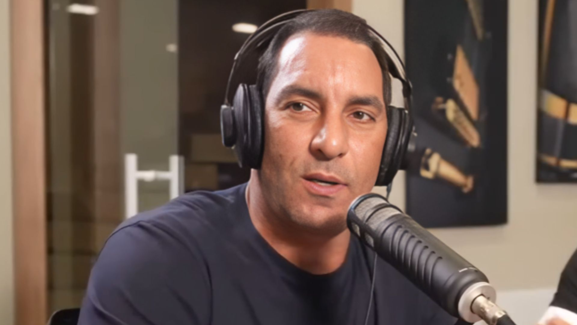 Edmundo elege favoritos e indica “balão japonês” no Brasileirão