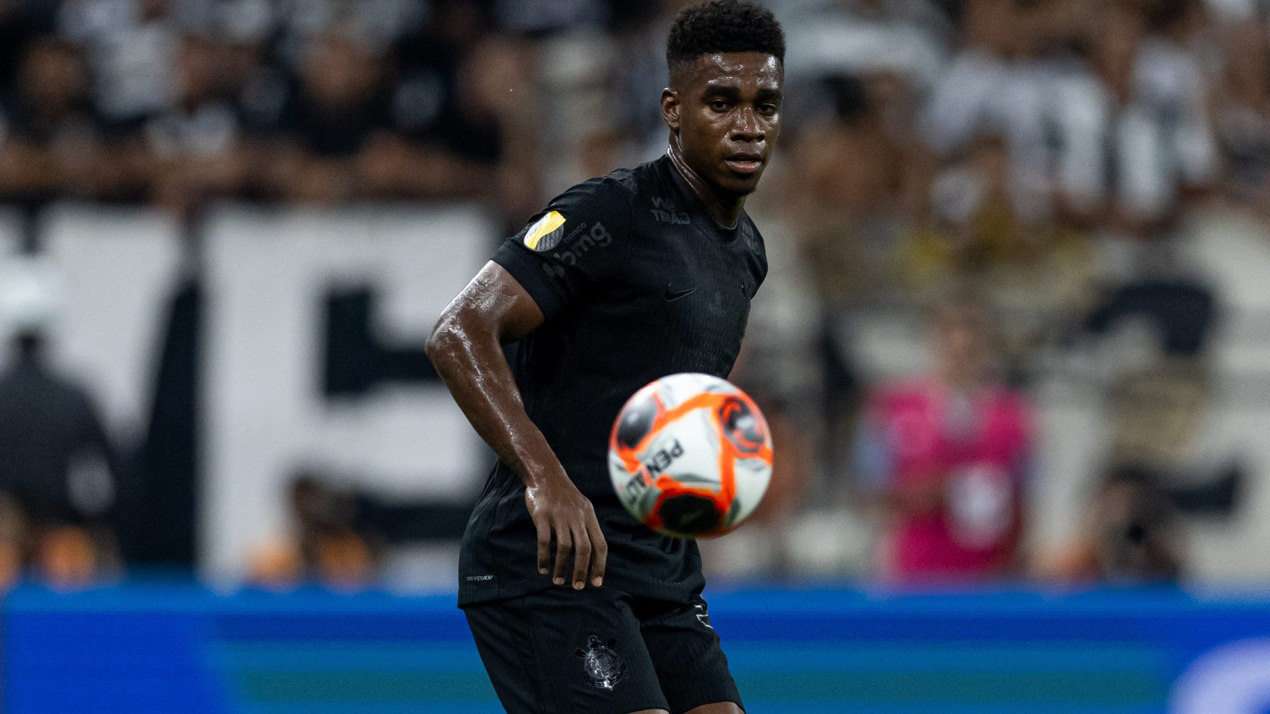 Em bom momento, Félix Torres volta a atingir sequência de jogos como titular do Timão