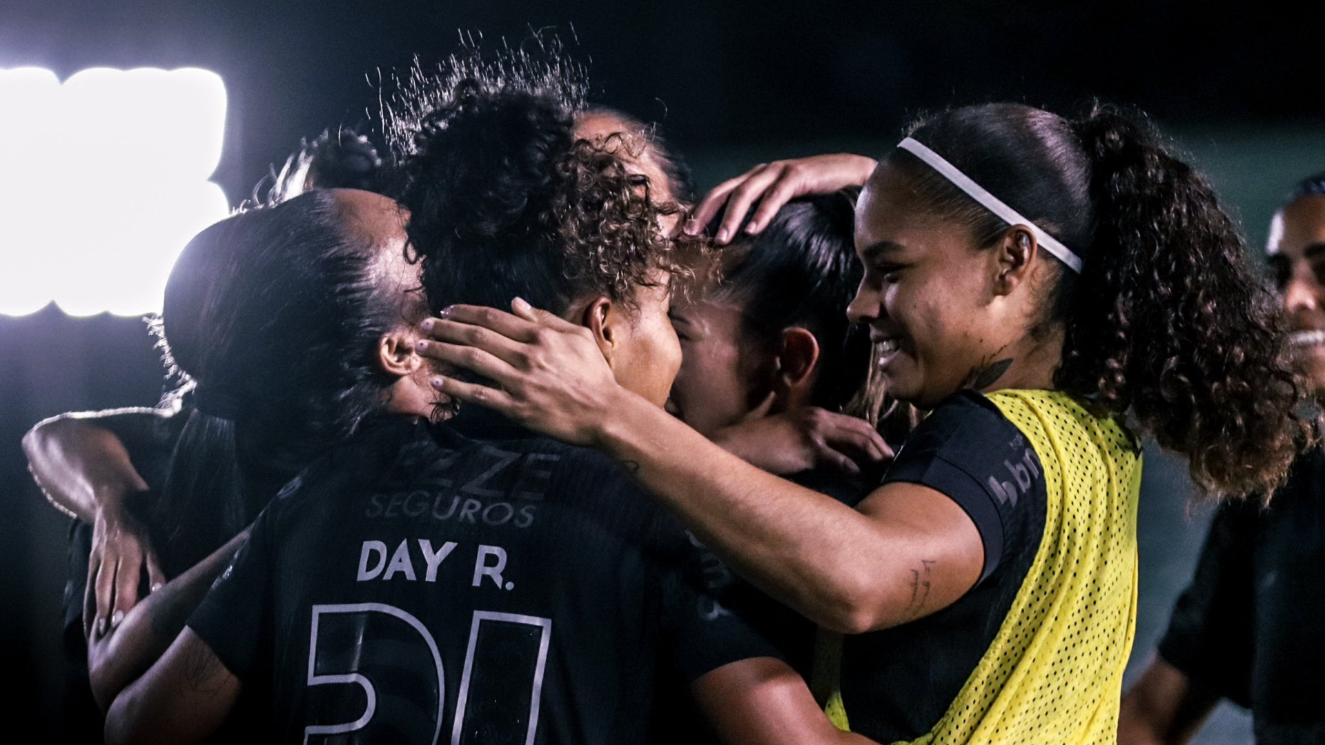 Goleada do Corinthians na estreia do Brasileirão Feminino