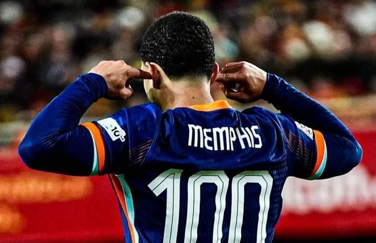 Memphis Depay recebe homenagem após completar 100 jogos pela Holanda; veja