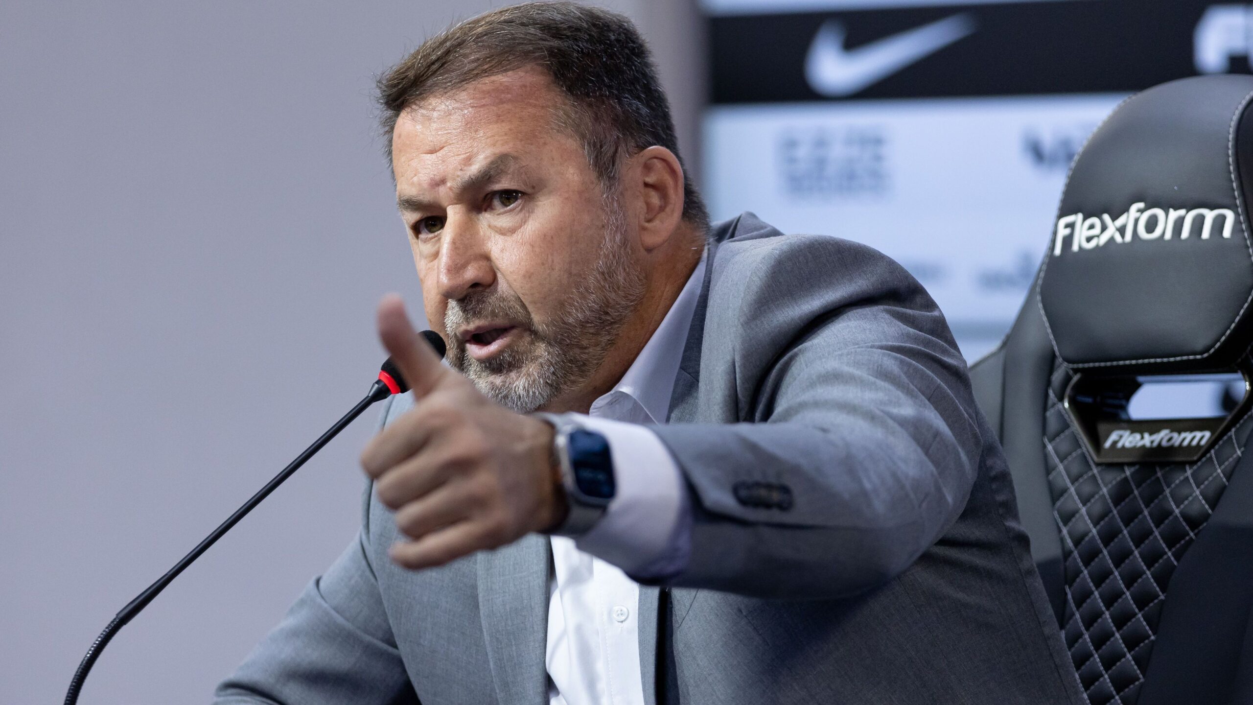 Presidente do Corinthians se pronuncia sobre cambismo e manda recado à Fiel