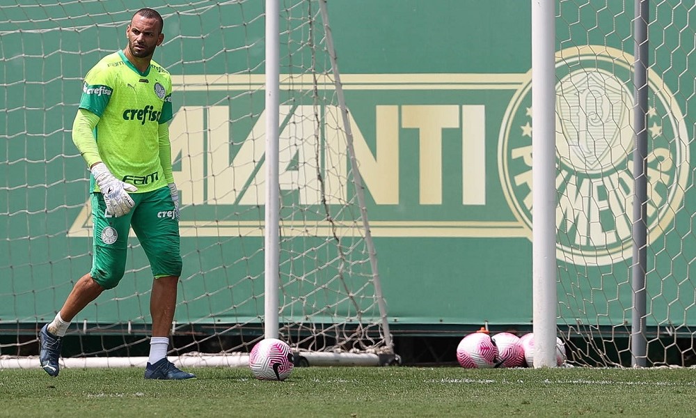 Weverton se diz confiante no jogo contra o Corinthians e busca se tornar o goleiro com mais títulos do Palmeiras