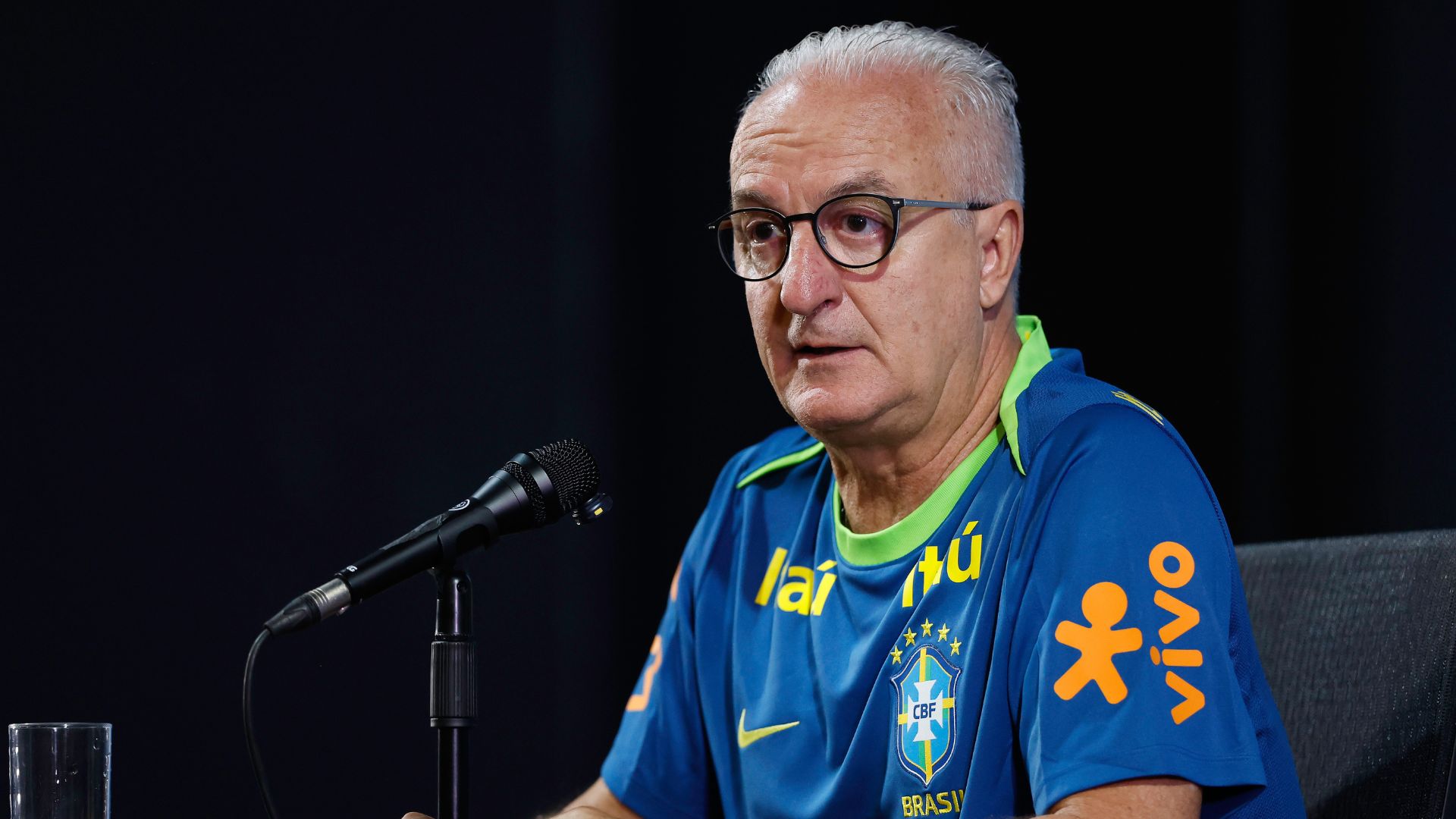 Ana Thaís cita trabalhos em Flamengo e SPFC para criticar Dorival