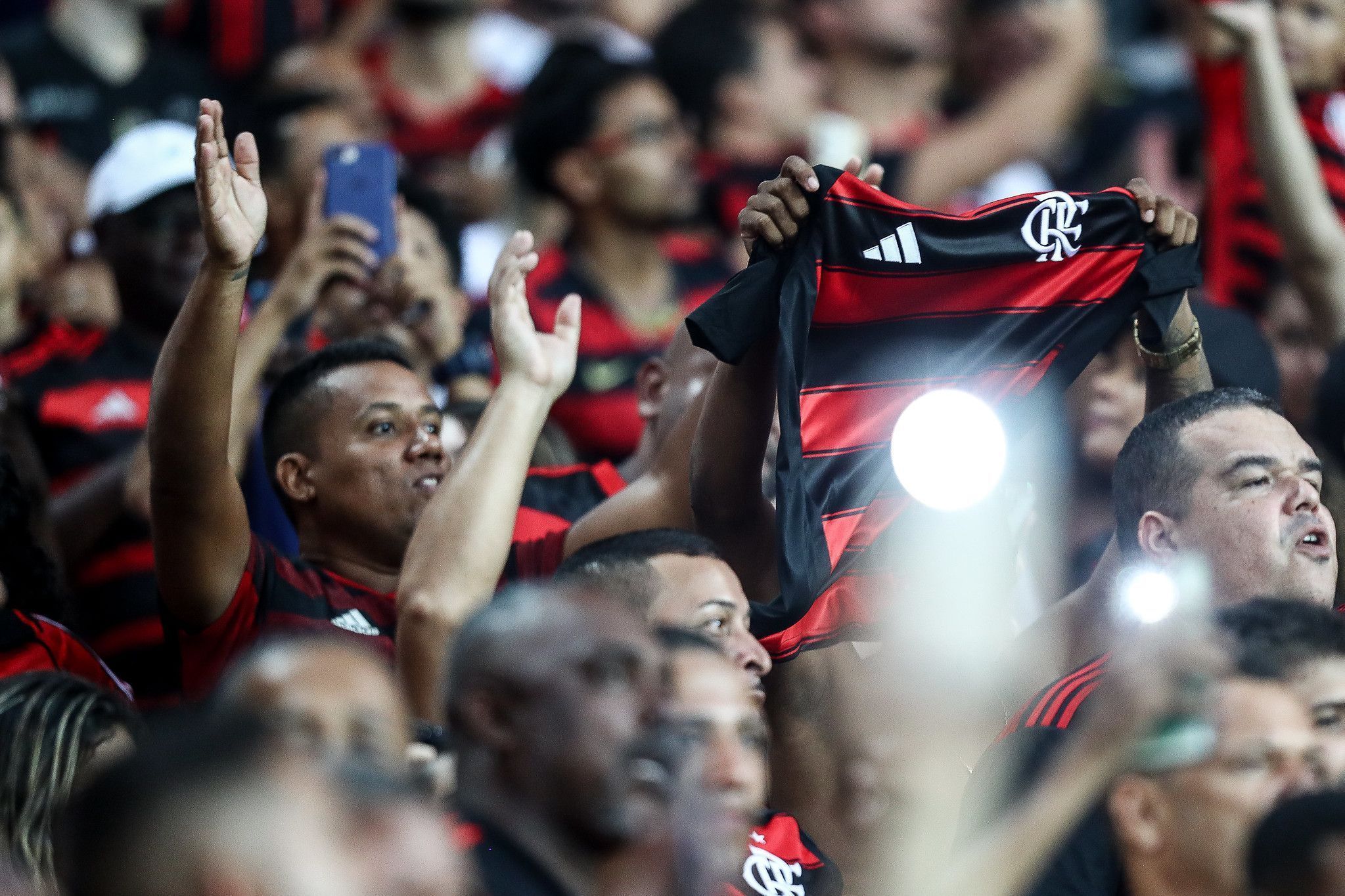 Brasileirão 2025: Flamengo x Corinthians quebra recorde de público e renda