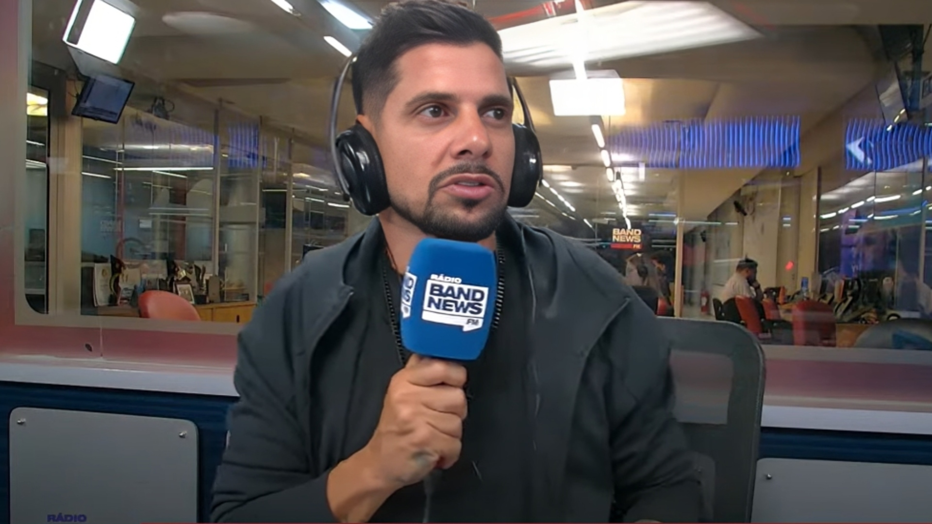 Cicinho aponta torcida ‘acomodada’ no Brasil hoje: “Acostumou”