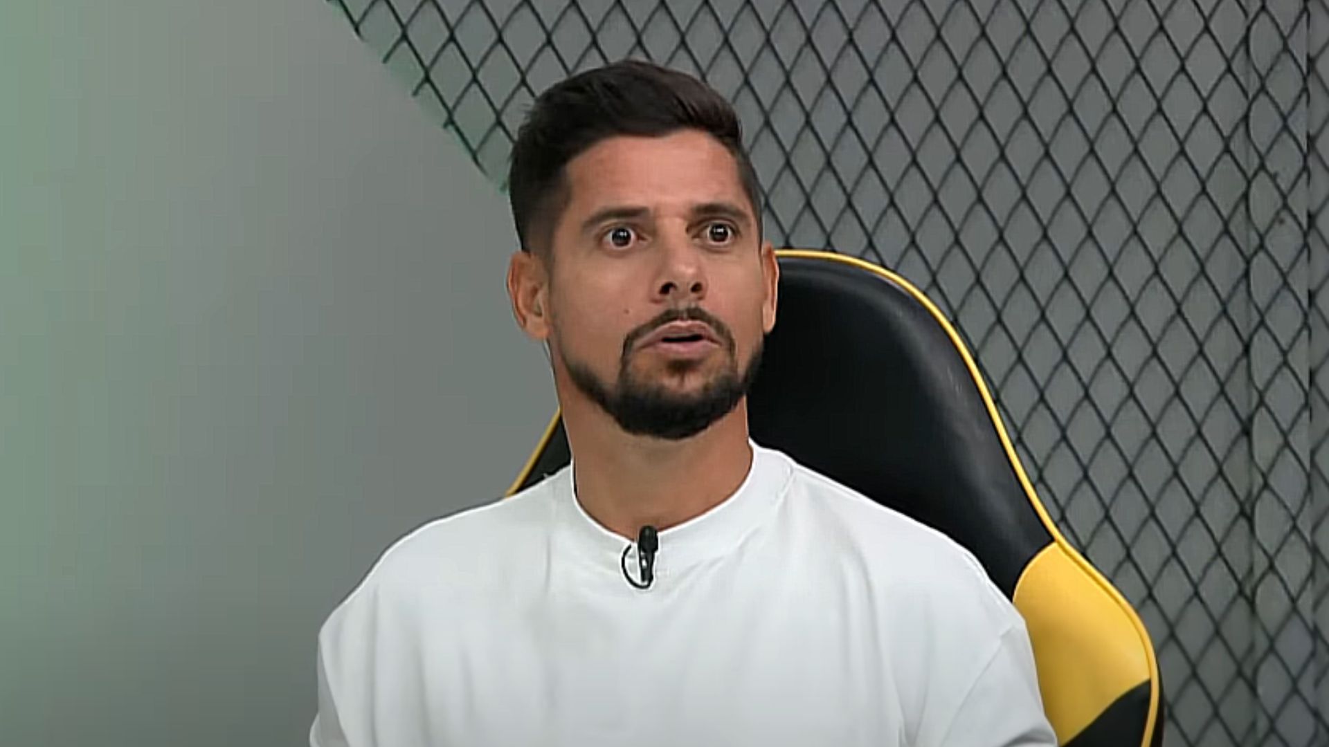 Cicinho cita time que é “chacota” no Brasil: “Acostumado a perder”