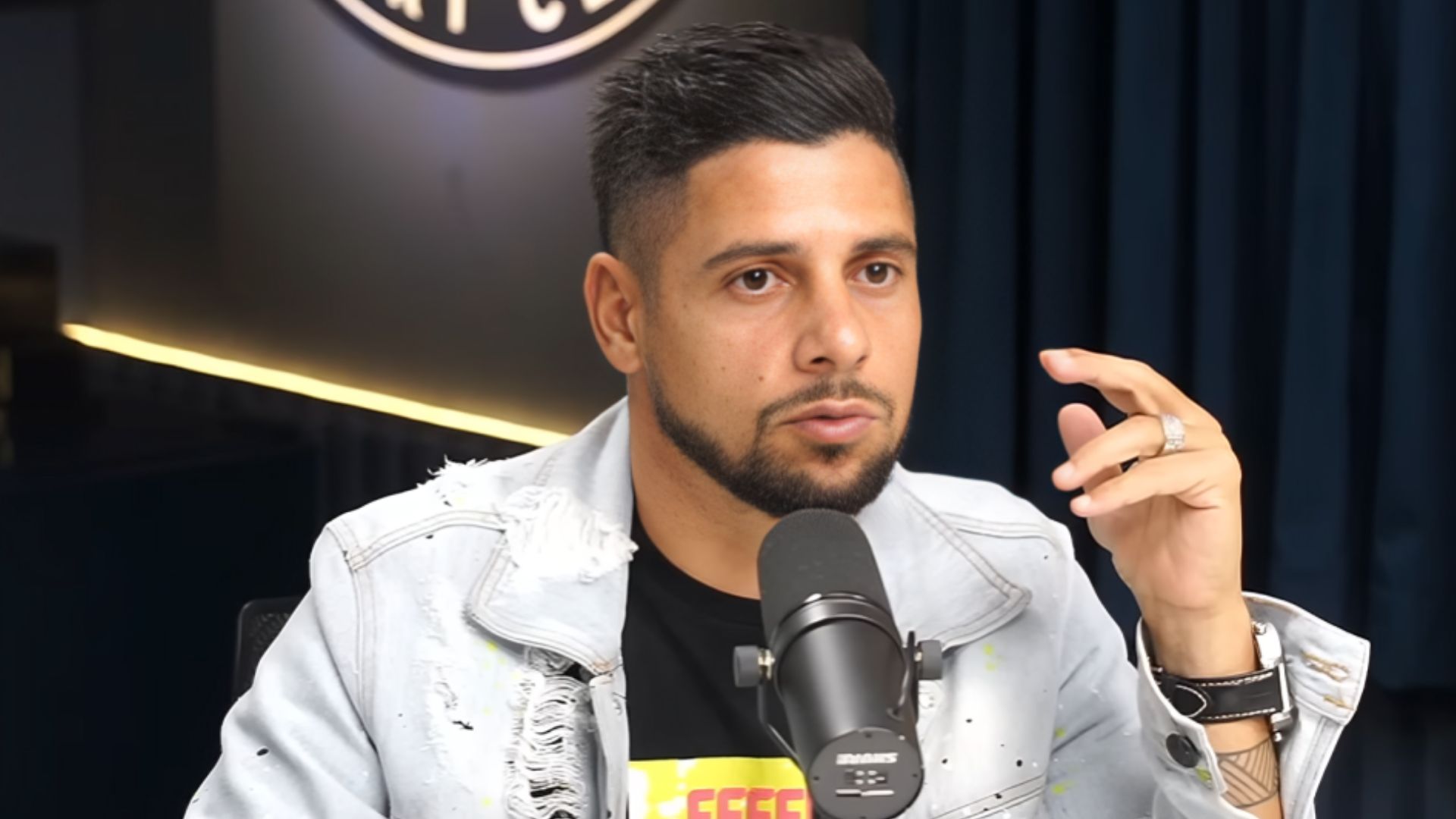 Cicinho indica clube ‘sem moral’ no mercado: “Ninguém quer”