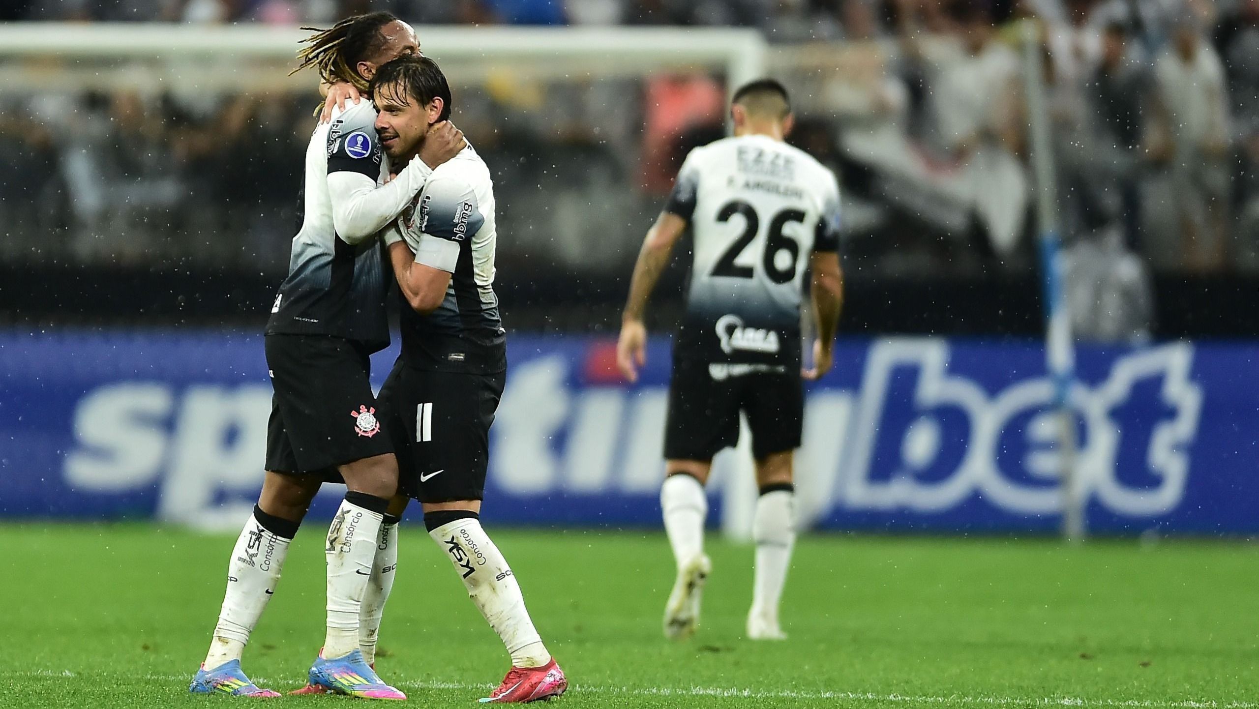 Corinthians 1 x 0 Racing-URU: veja os lances e a expulsão de Félix Torres