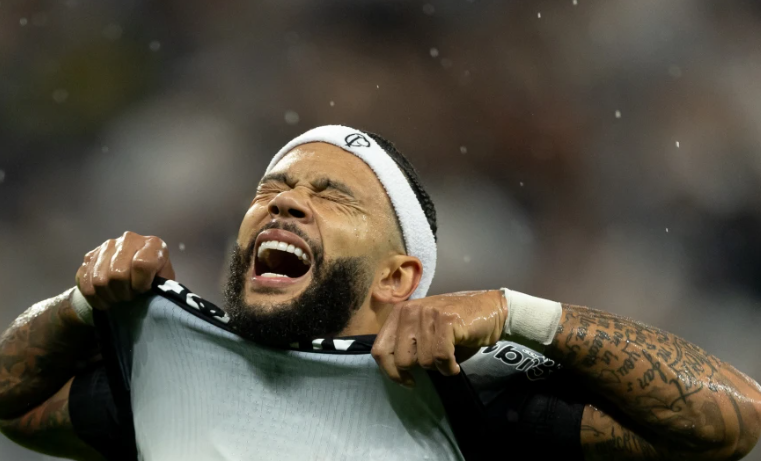 Corinthians: Memphis Depay quase marca “gol que Pelé não fez“; veja