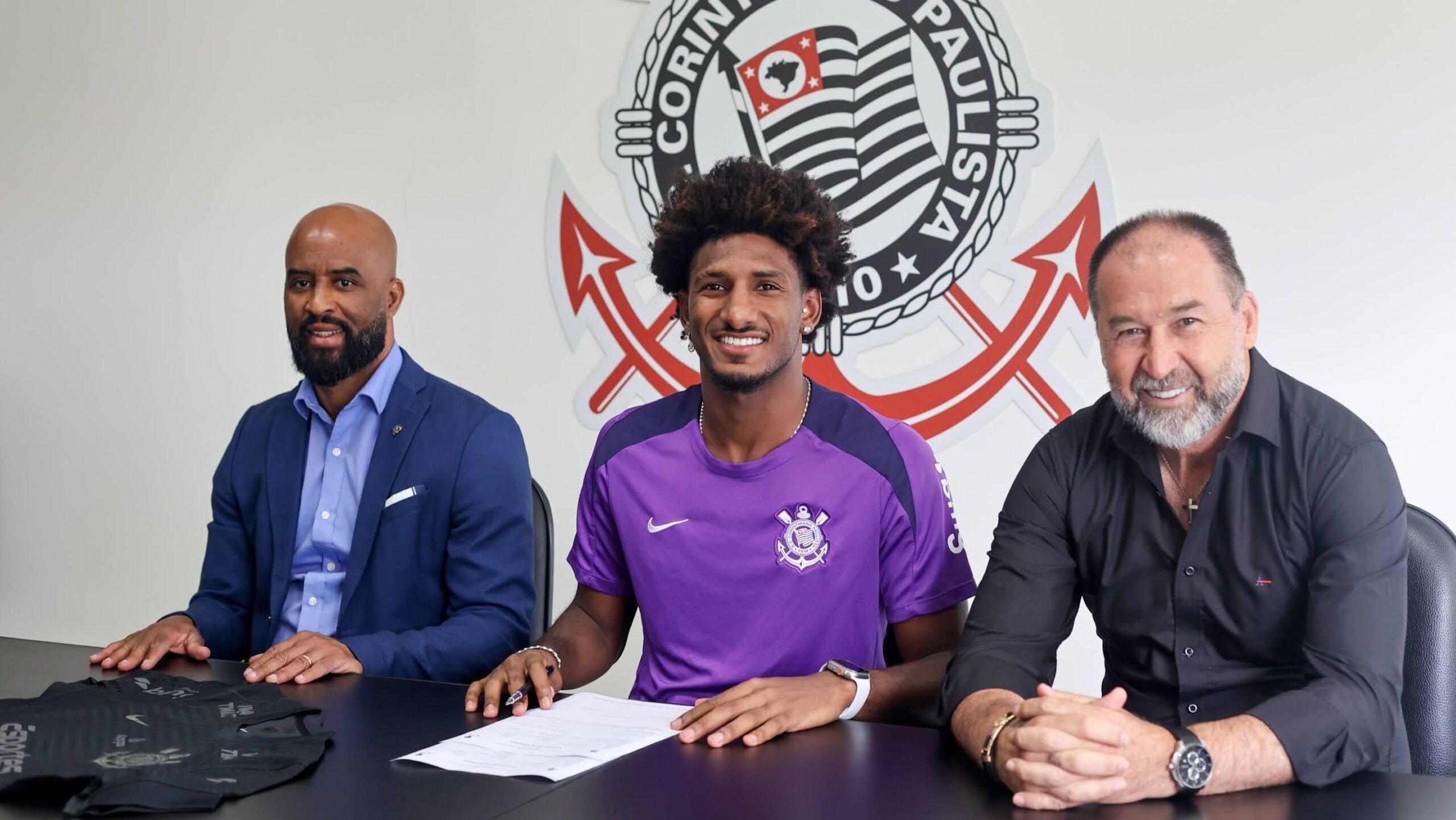 Corinthians anuncia renovação de empréstimo de Talles Magno