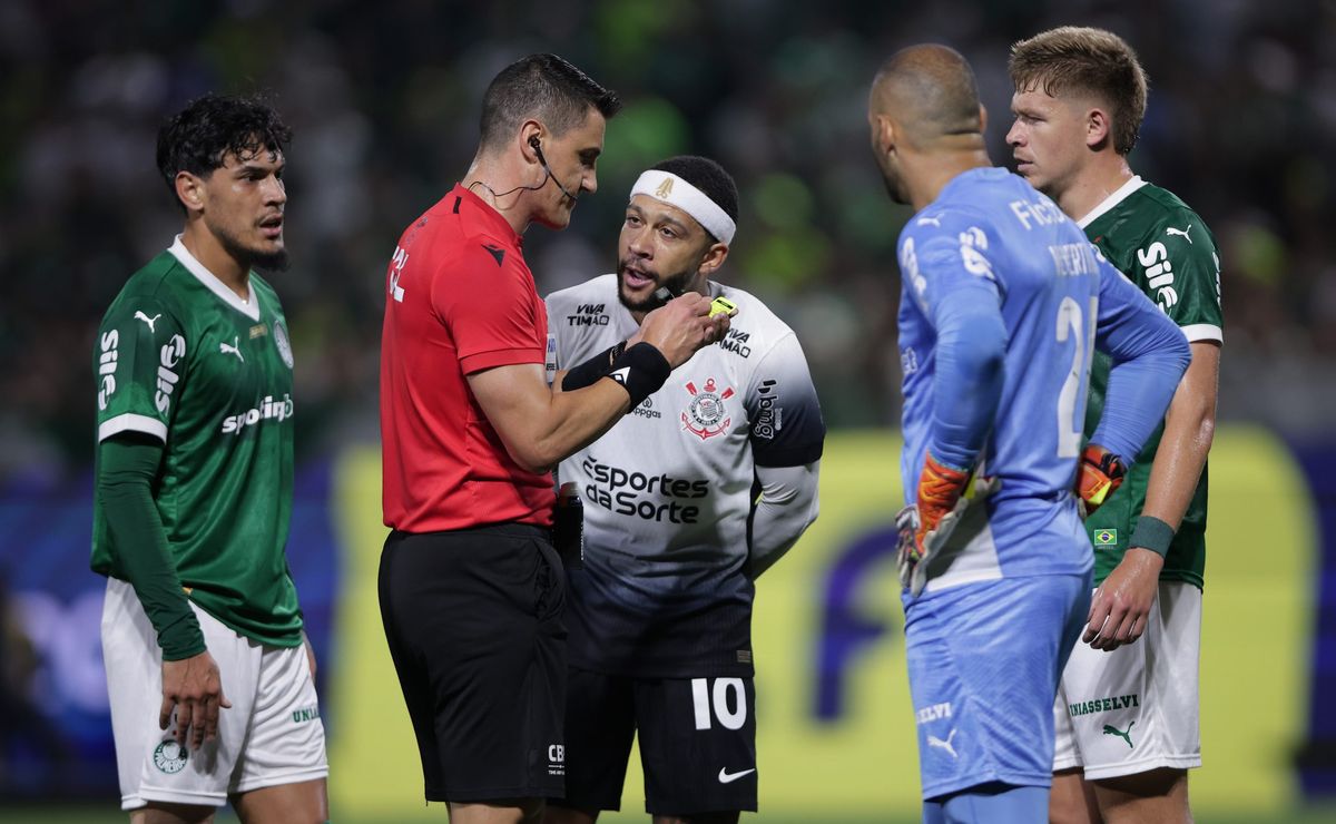 Corinthians choca com tática inusitada de Memphis em derby polêmico