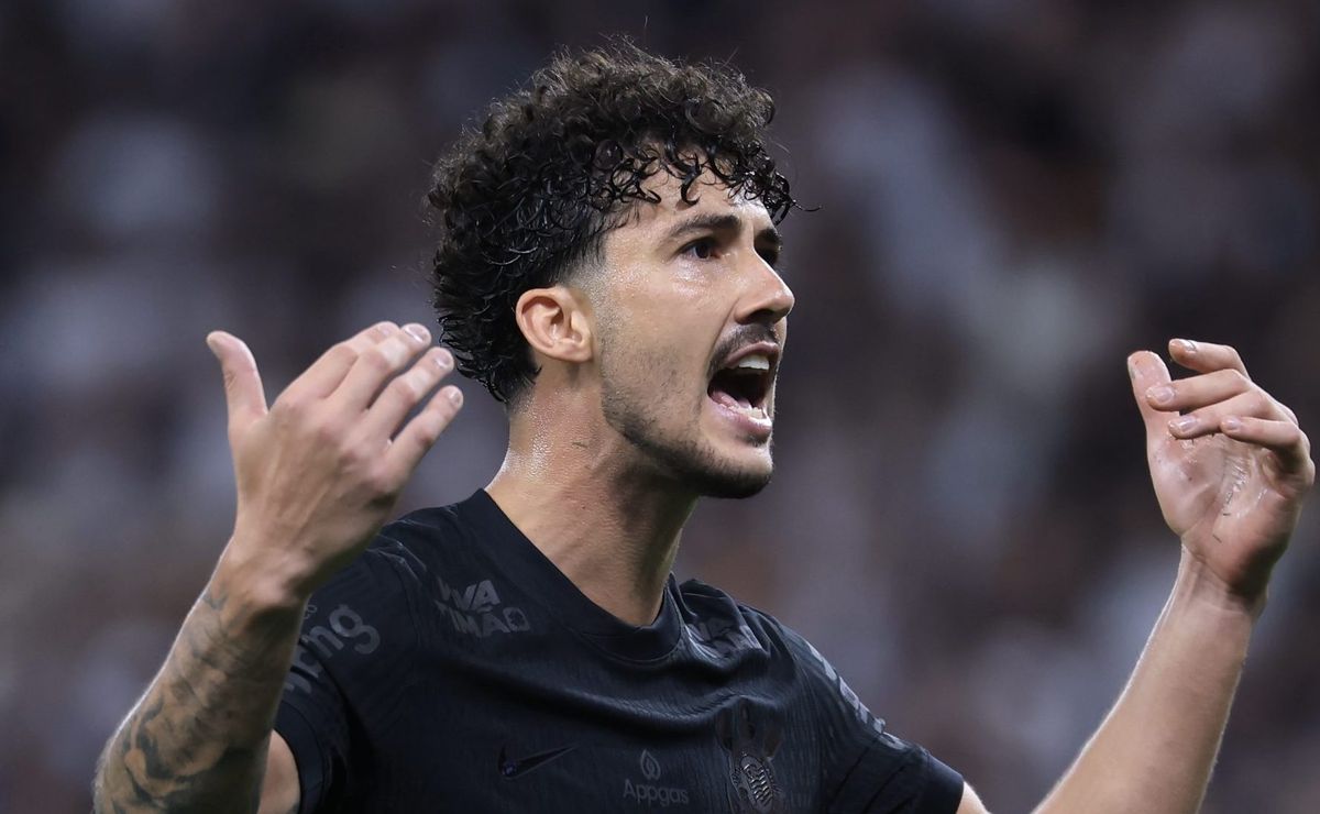 Corinthians quer renovar com Gustavo Henrique por mais dois anos