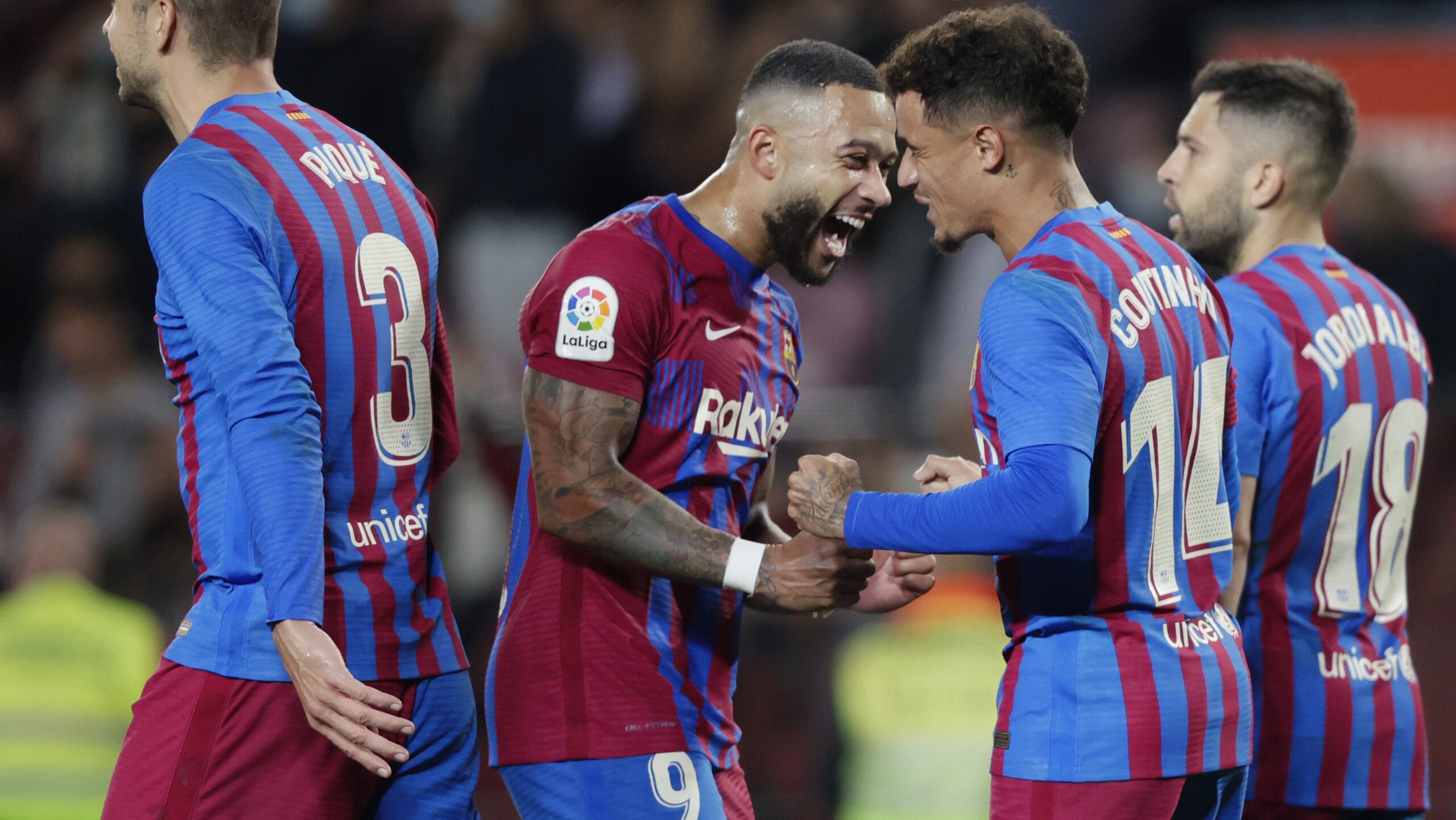 Corinthians x Vasco: Coutinho tem vantagem sobre Memphis Depay na carreira