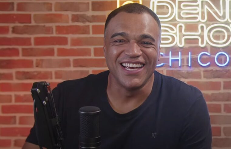 Denílson elege meia fora da curva no Brasil hoje: “Joga muito”