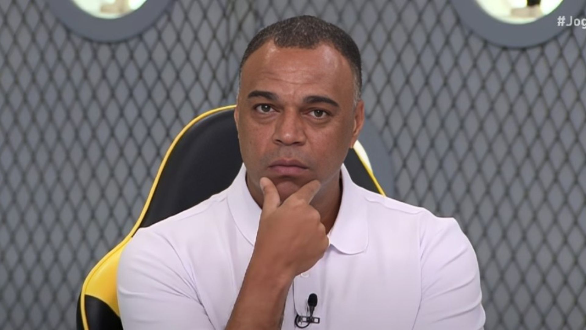 Denílson elege treinador “valorizado” no Brasil: “Tem experiência”
