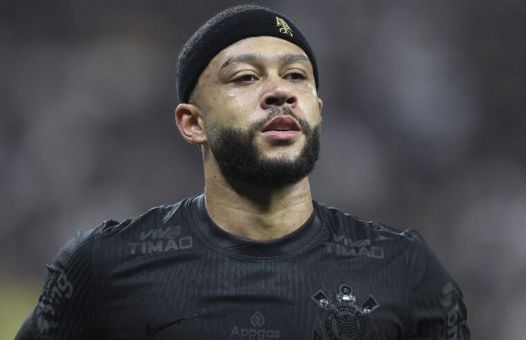 Depay defende Donelli e culpa defesa pelos gols sofridos
