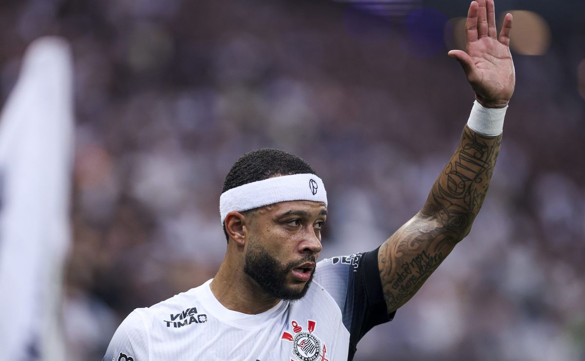Depay está a um gol ou assistência de bônus milionário na Sul-Americana