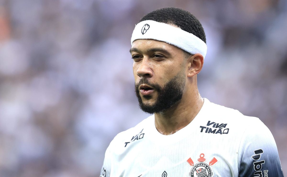 Depay indica Tite, ex-Flamengo, ao Corintians
