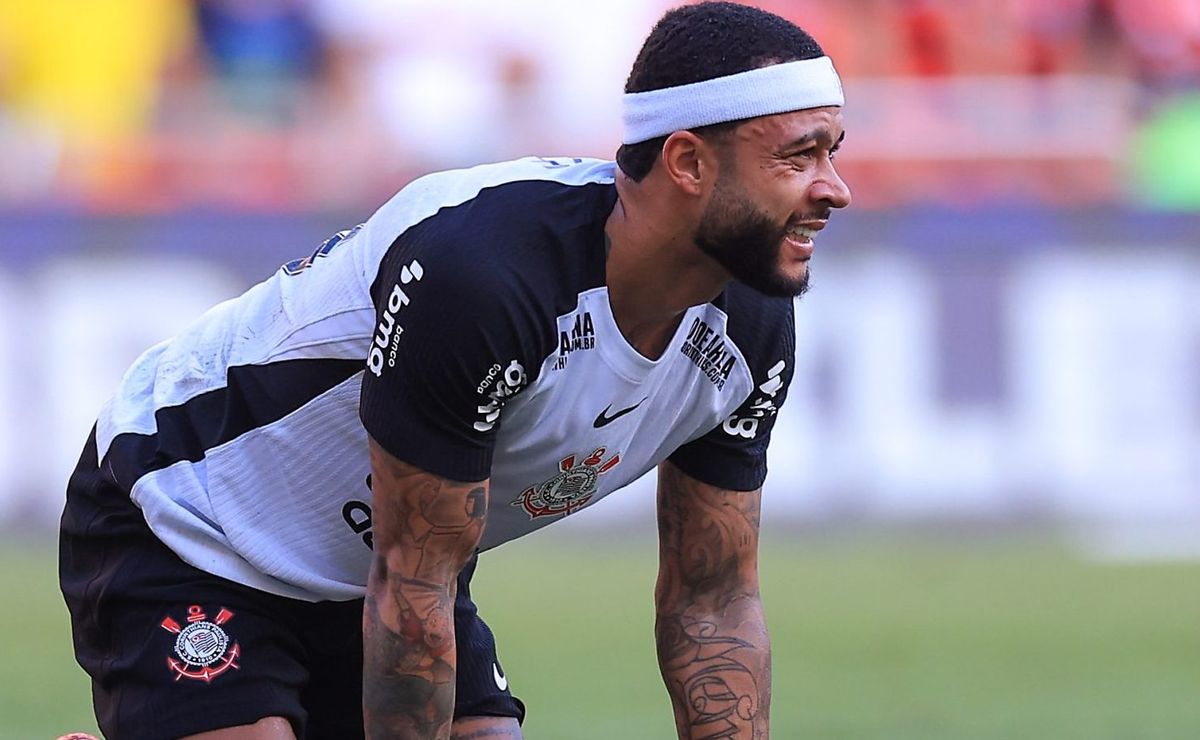 Depay pode desfalcar o Corinthians em duelo da Copa do Brasil