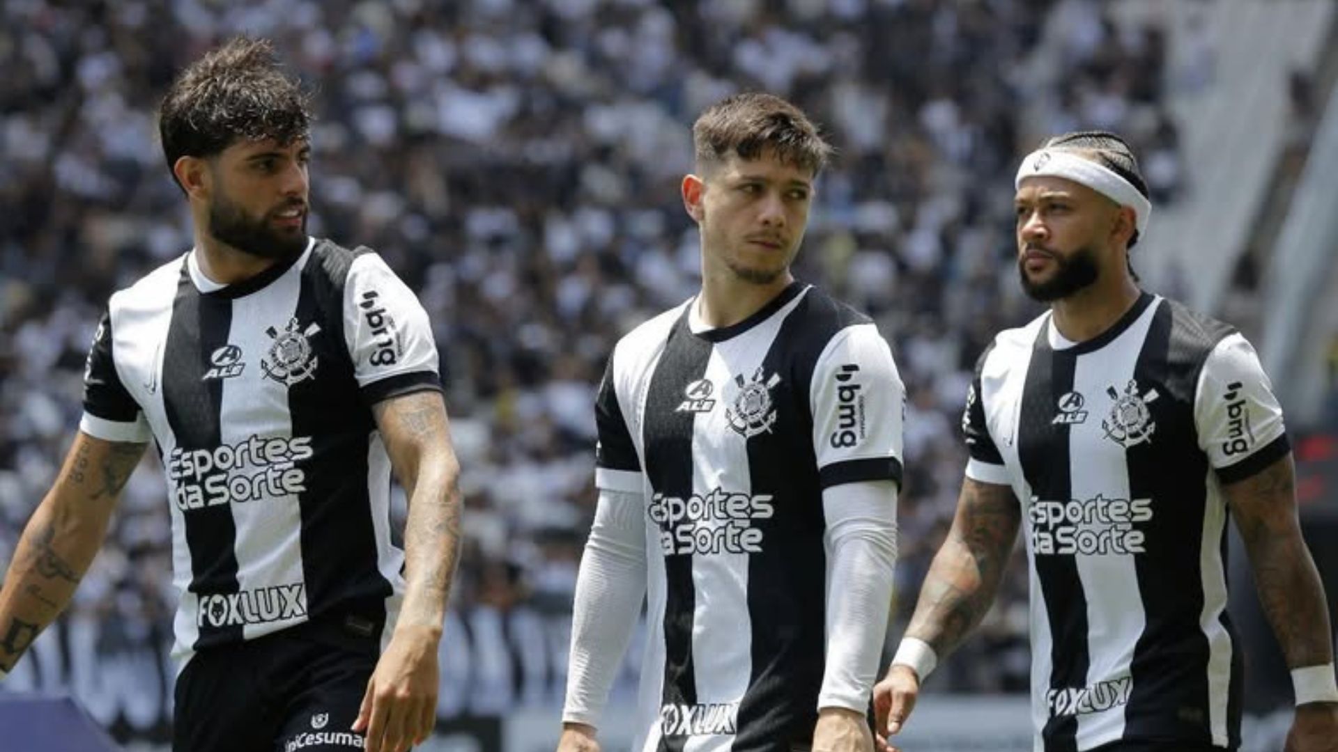 Diretor do Corinthians projeta saída de pelo menos “um jogador principal” no meio do ano