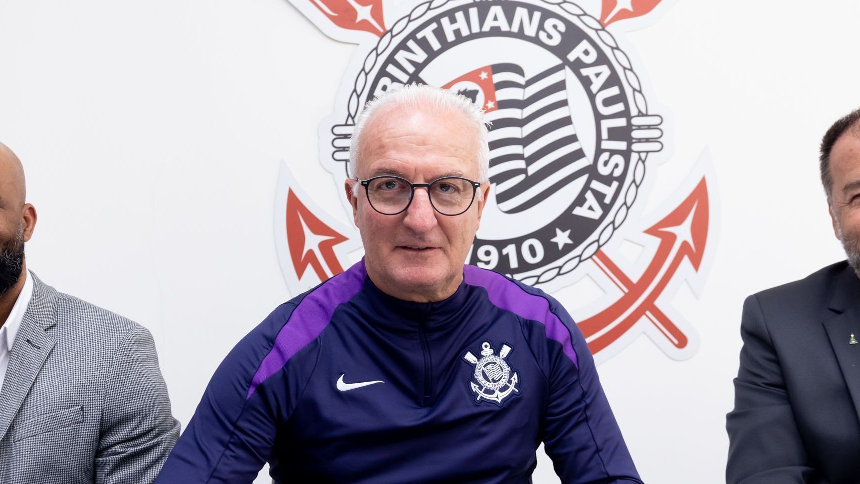 Dorival Júnior aparece no BID e pode estrear pelo Corinthians