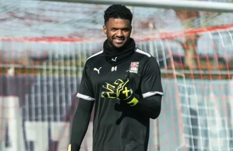 Ex-goleiro de Flamengo e Corinthians faz história na Europa aos 41 anos
