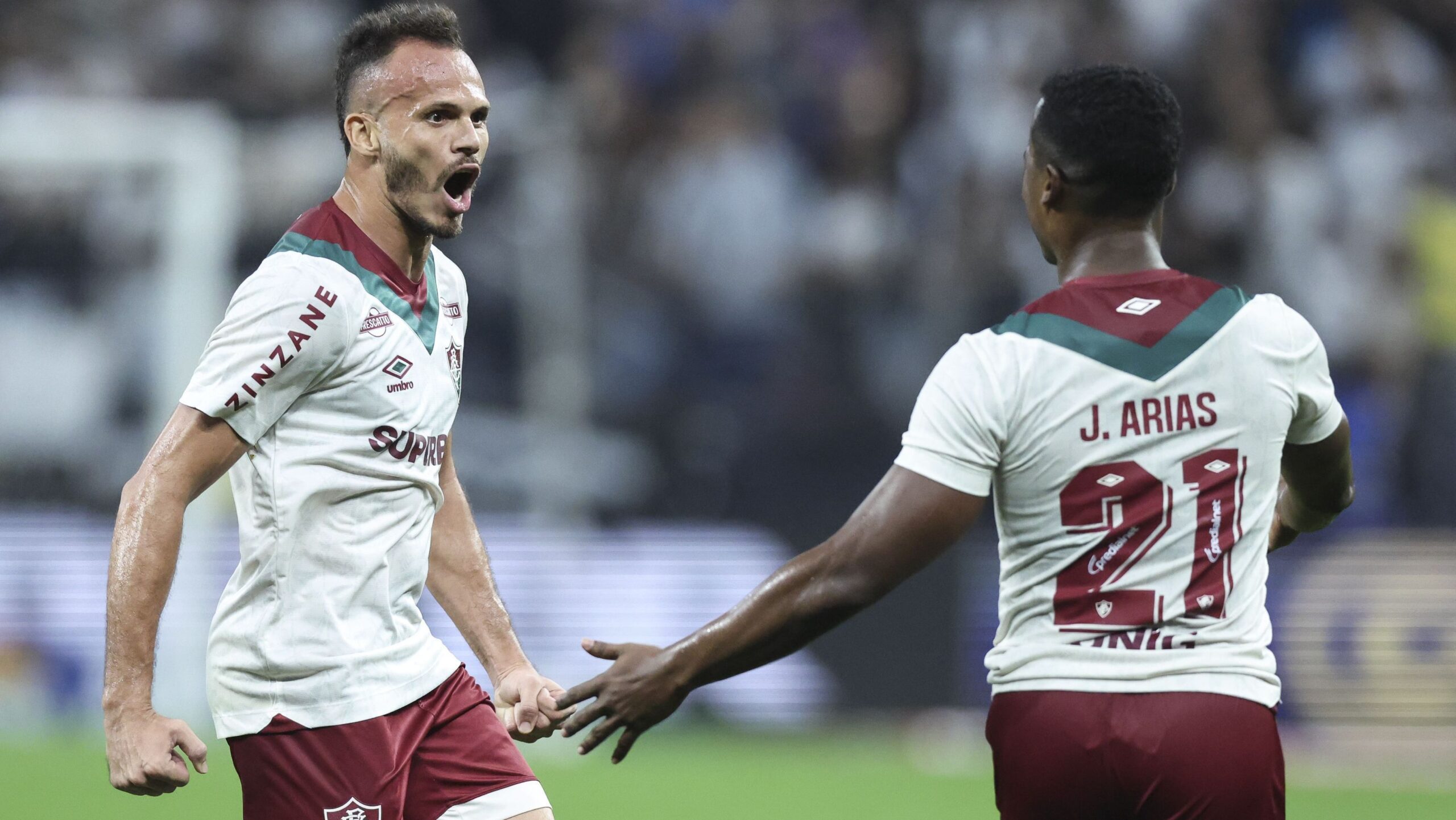 Fluminense bate Corinthians em Itaquera e vence a quarta seguida com Renato
