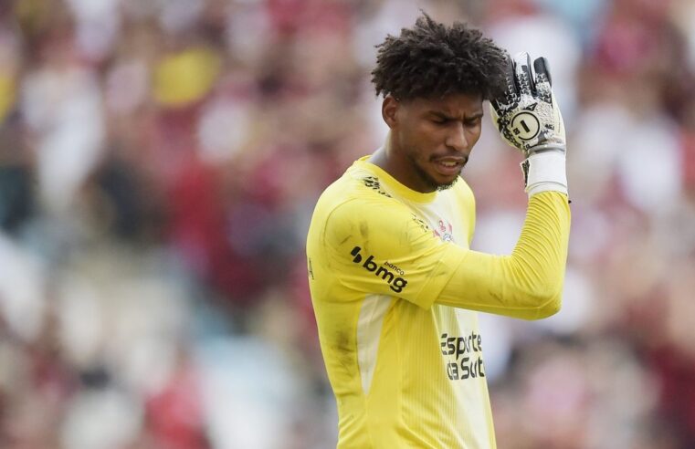 Hugo Souza reconhece erro e se espelha em Courtois