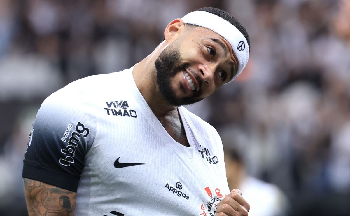 Memphis Depay, do Corinthians, é detonado por Cafu