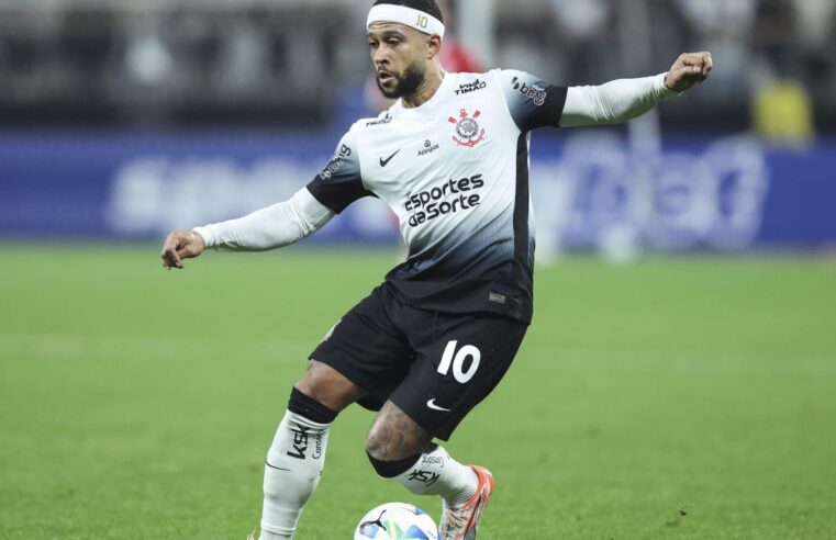 Memphis Depay tenta encerrar seca contra o Vasco pelo Brasileirão