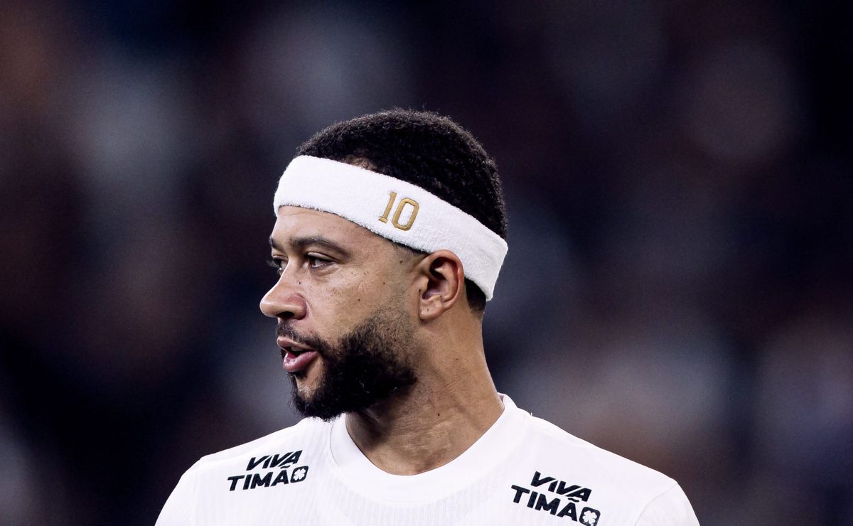 Memphis reclama por não ter substituto de Rodrigo Garro