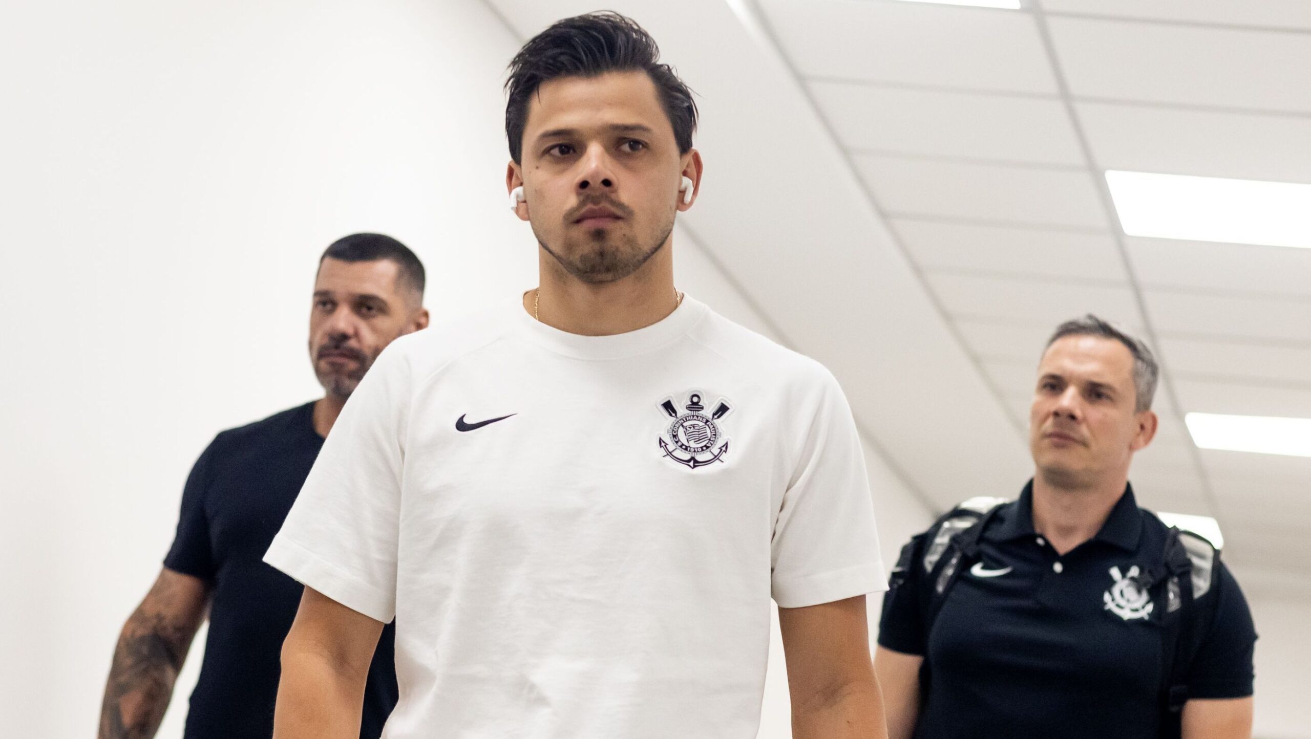 Romero relata xenofobia da torcida do Palmeiras e alfineta Leila