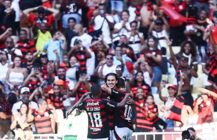 Sob olhares de Dorival, Flamengo atropela o Corinthians pelo Brasileirão