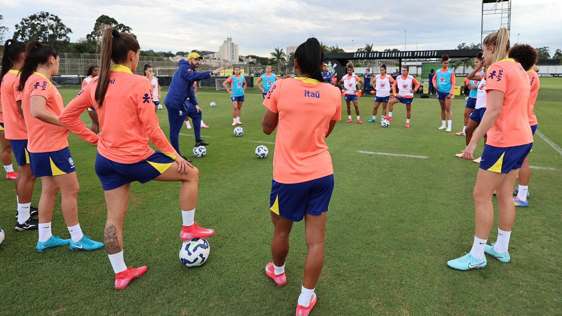 Atletas da Seleção Brasileira falam sobre o retorno ao CT das Brabas