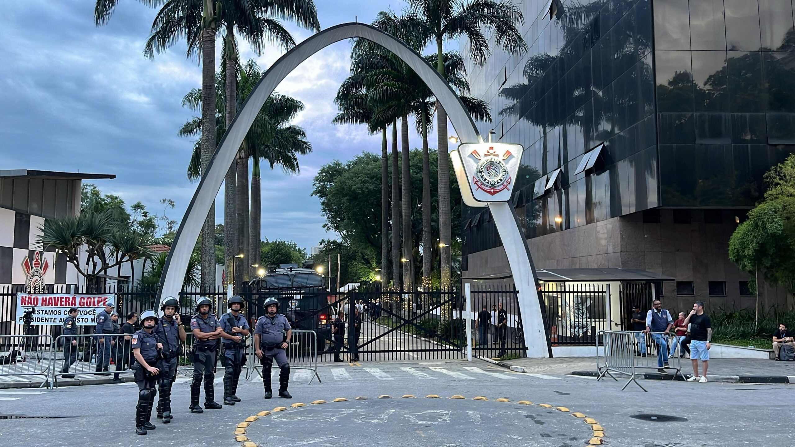 Cassundé esteve no Corinthians no dia em que repassou comissão à ‘laranja’