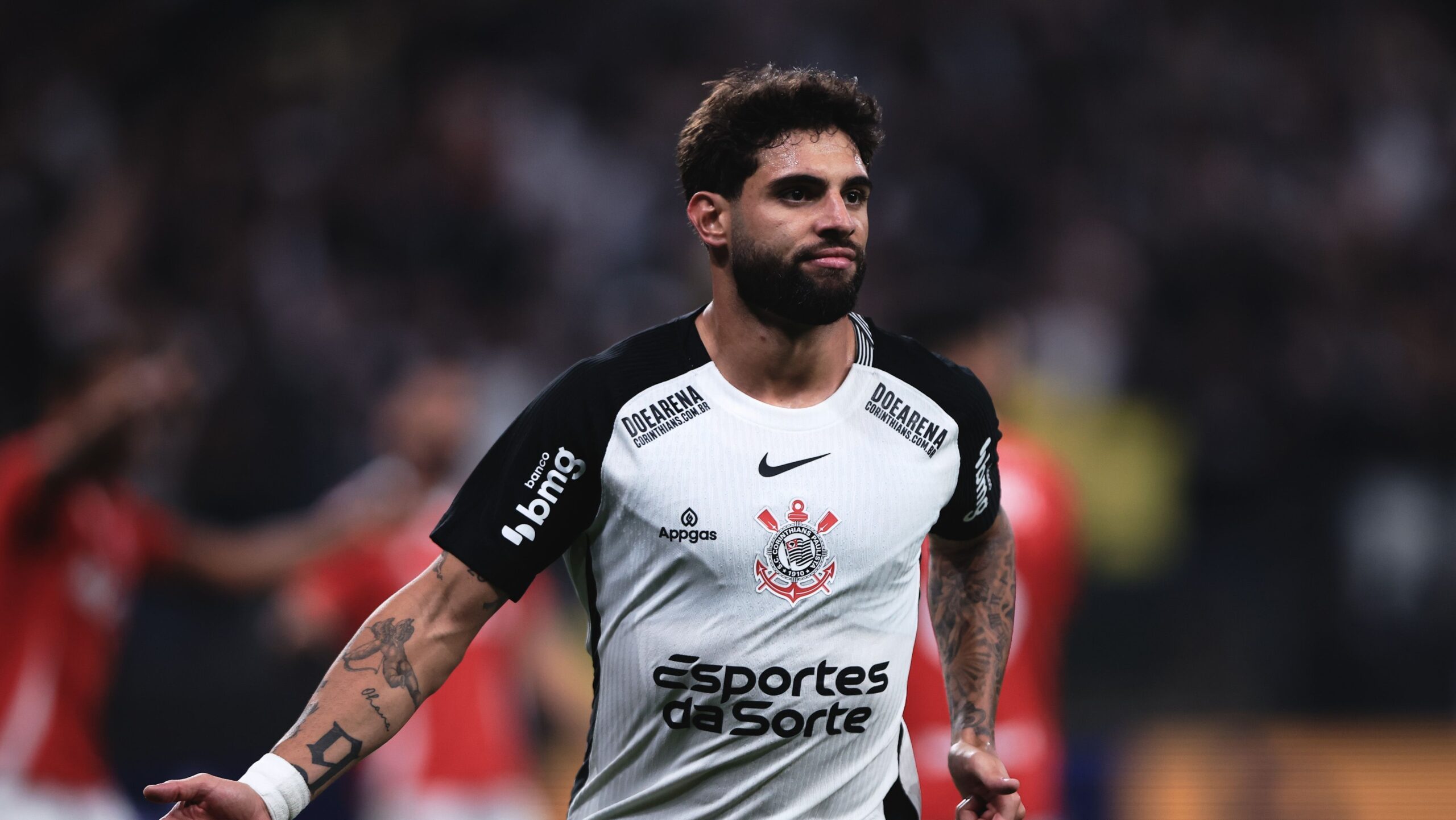 Com hat-trick de Yuri Alberto, Corinthians bate Inter pelo Brasileirão