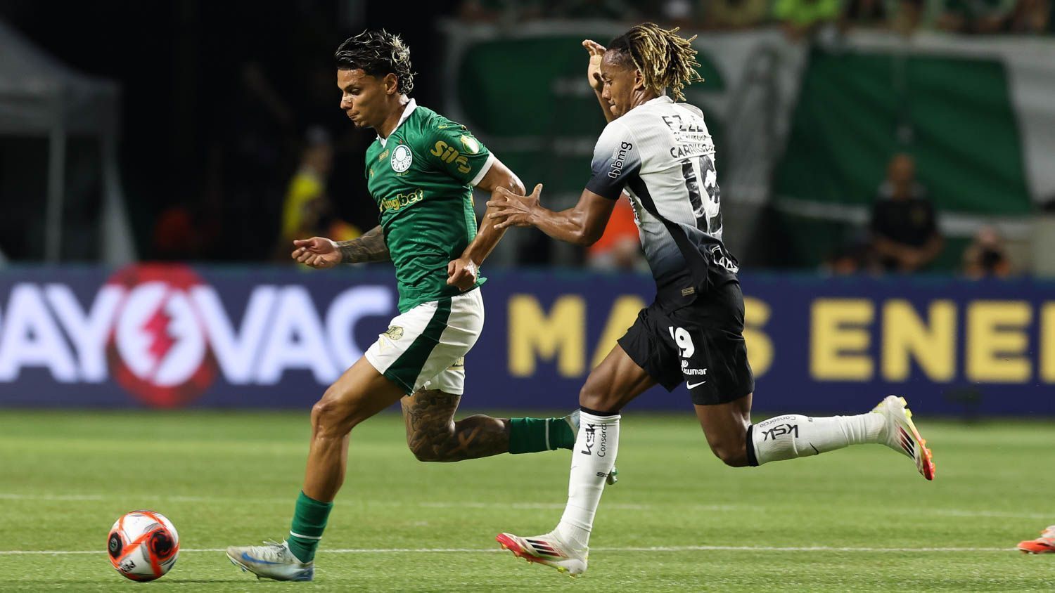 Confusão por hinos de Corinthians e Palmeiras em casamento acaba na Justiça