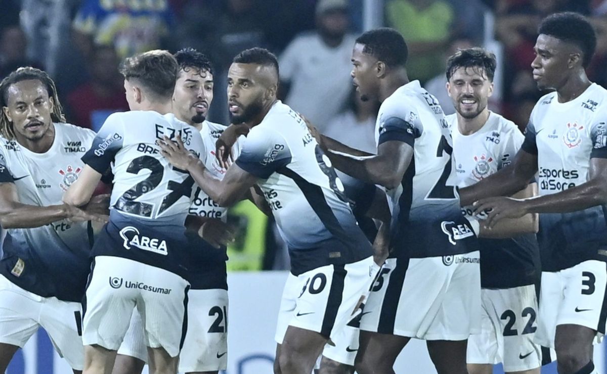 Corinthians oferta três anos e aumento salarial para Bidu em novo acordo