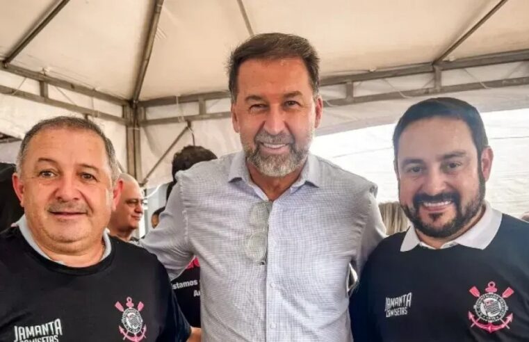 Corinthians oficializa contrato com meia que saiu da base sem jogar