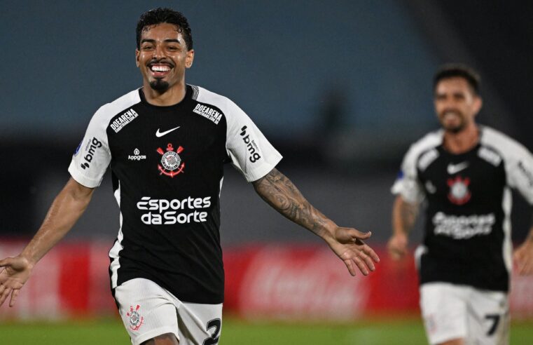 Corinthians vence Racing e entra na zona de classificação na Sul-Americana