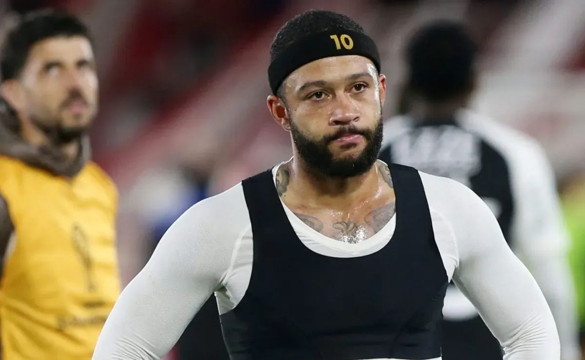 Depay vê o Corinthians sendo eliminado para o Huracán
