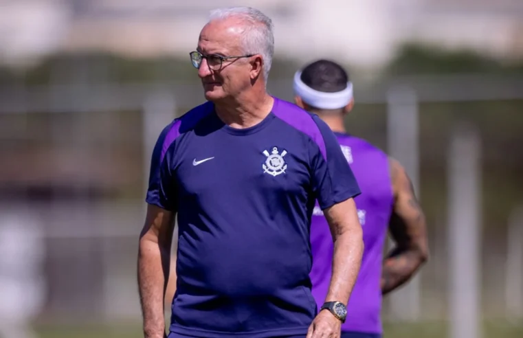 Dorival Júnior monitora jogadores da base em treino