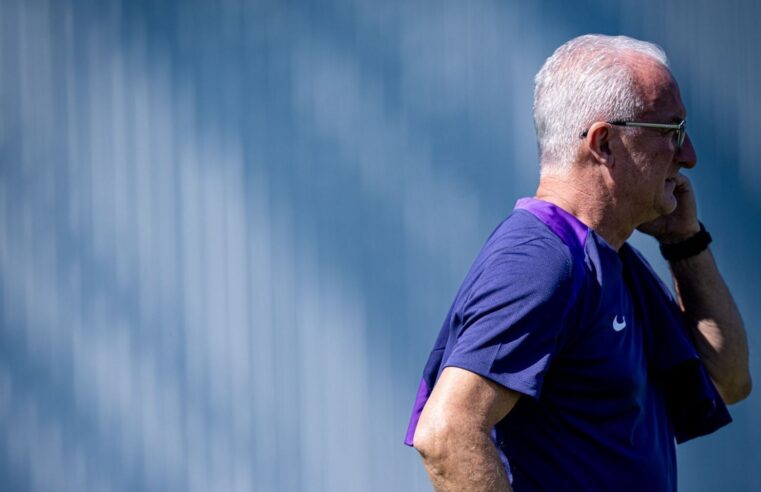 Dorival sobre pênalti de Memphis: “Alguns momentos precisam de intervenção“